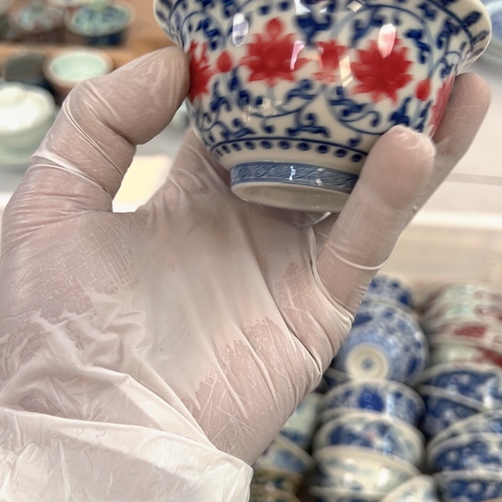 瓷片白青花釉里红缠枝莲压手杯主人杯全品