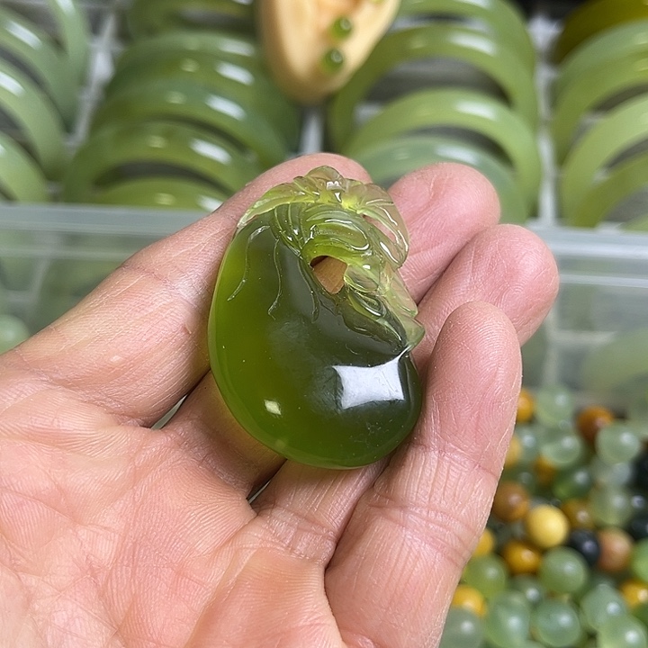 合金蛇纹石玉颈饰