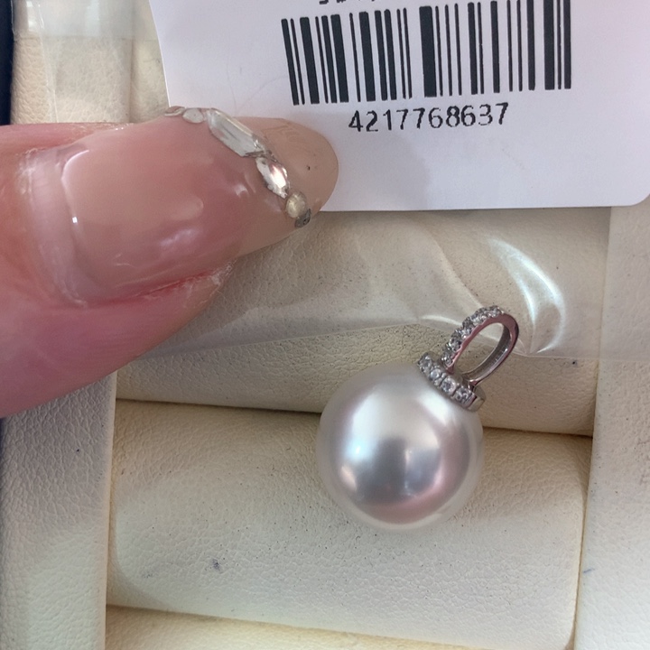 颈饰18K金镶嵌海水珍珠