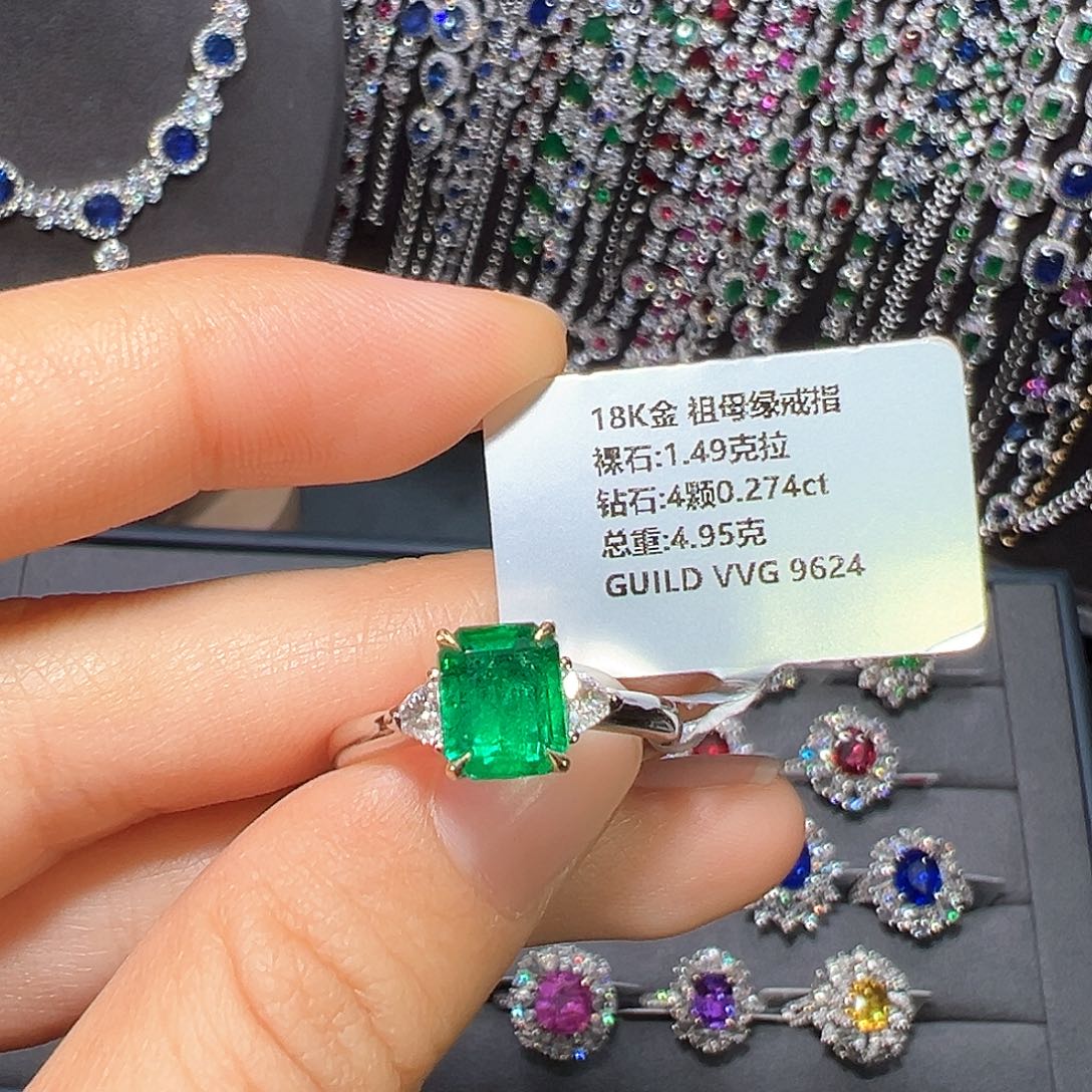 祖母绿戒指18K金镶嵌