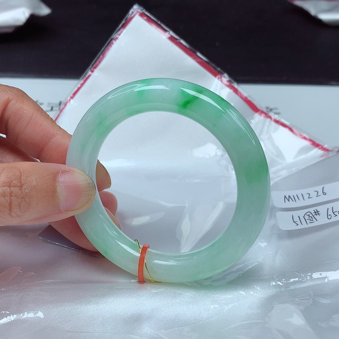 翡翠手镯未镶嵌51圈1226