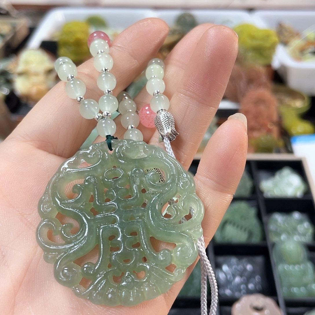 蛇纹石玉颈饰未镶嵌