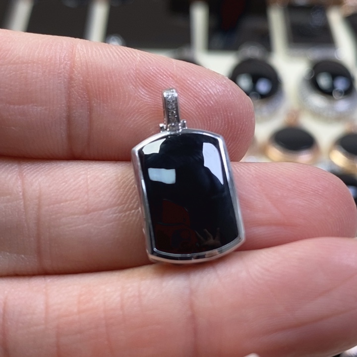 翡翠颈饰18K金镶嵌缅甸天然翡翠墨翠