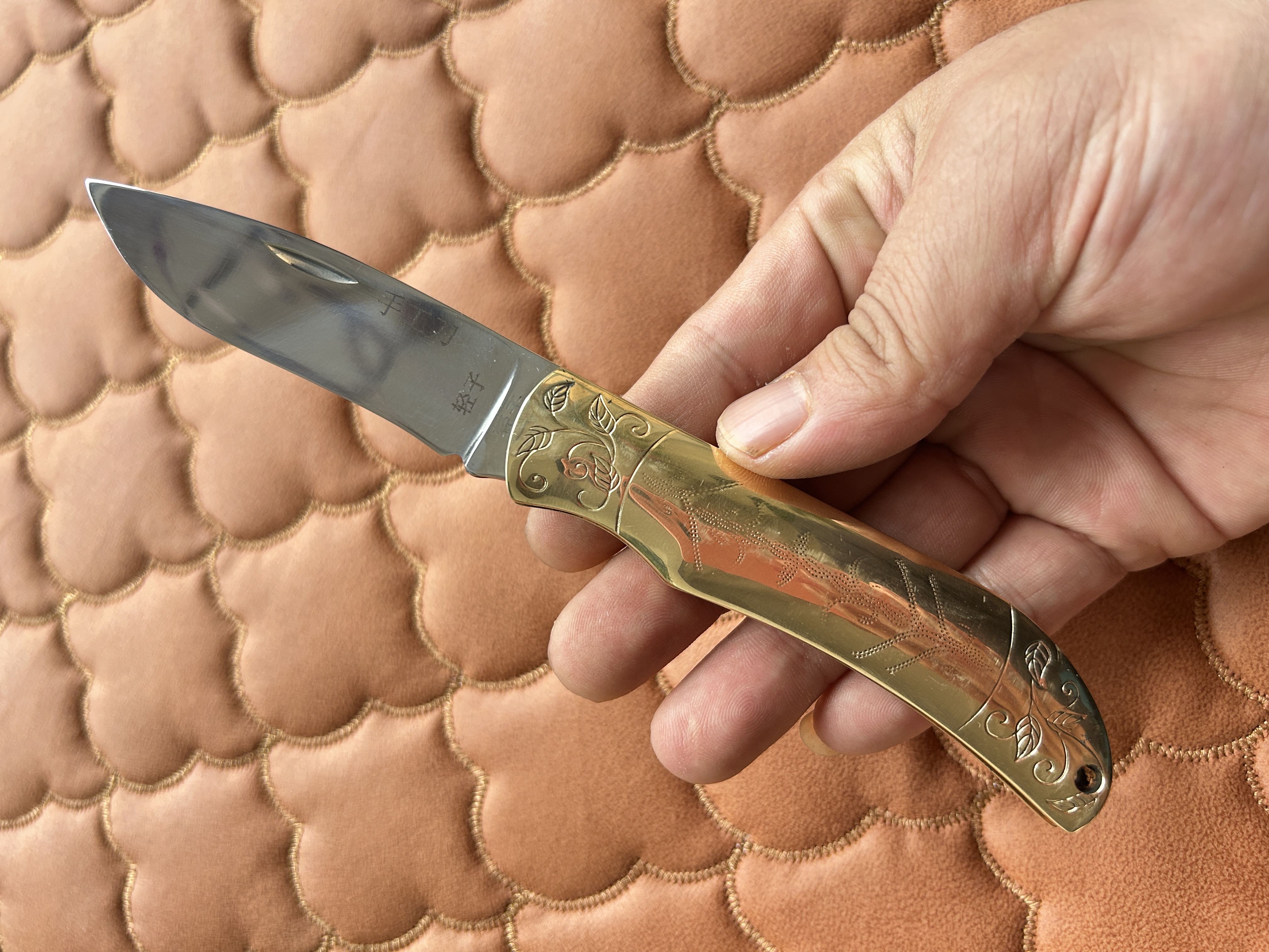 折叠小刀黄铜刀柄高碳钢锻打制成家用吃肉小刀