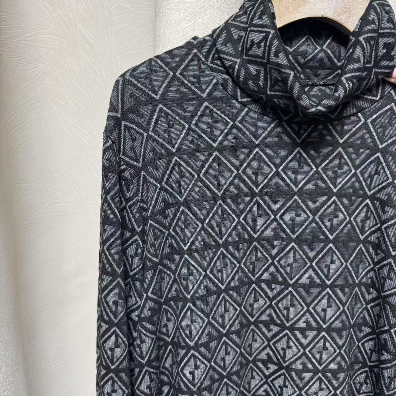 509 减龄显瘦时尚经典印花半高领薄绒长袖打底女T恤