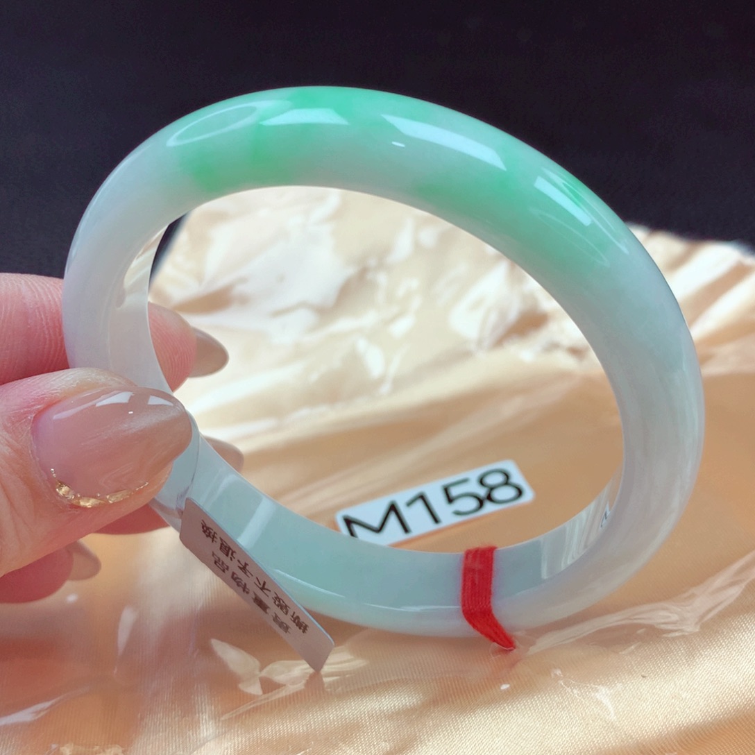 翡翠手镯未镶嵌手镯88