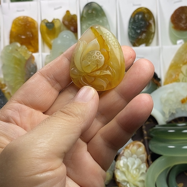 蛇纹石玉未镶嵌吊坠(不含链)
