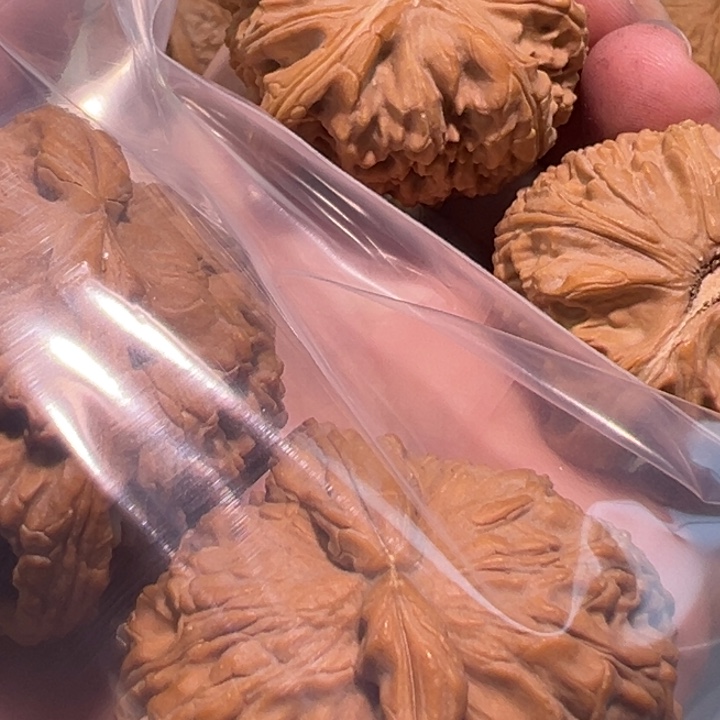忆***年文玩核桃把件两对白狮子