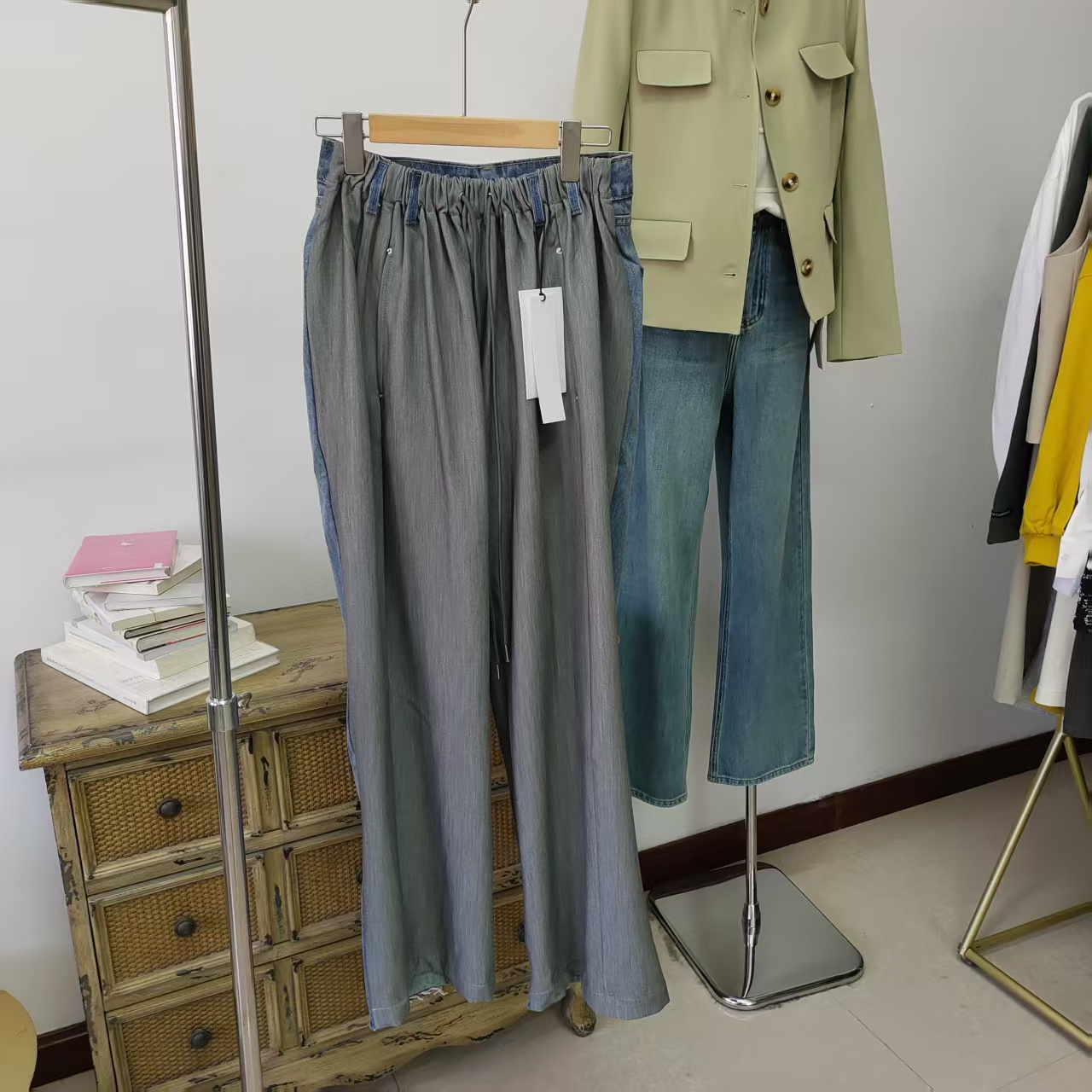 039款  前皮筋腰休闲裤