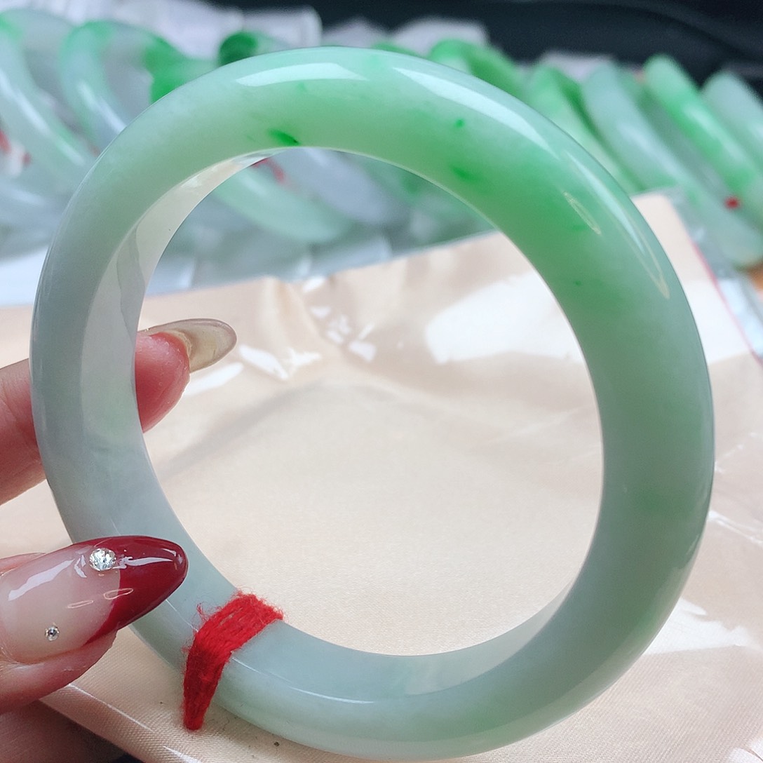 翡翠手镯未镶嵌1943正圈62