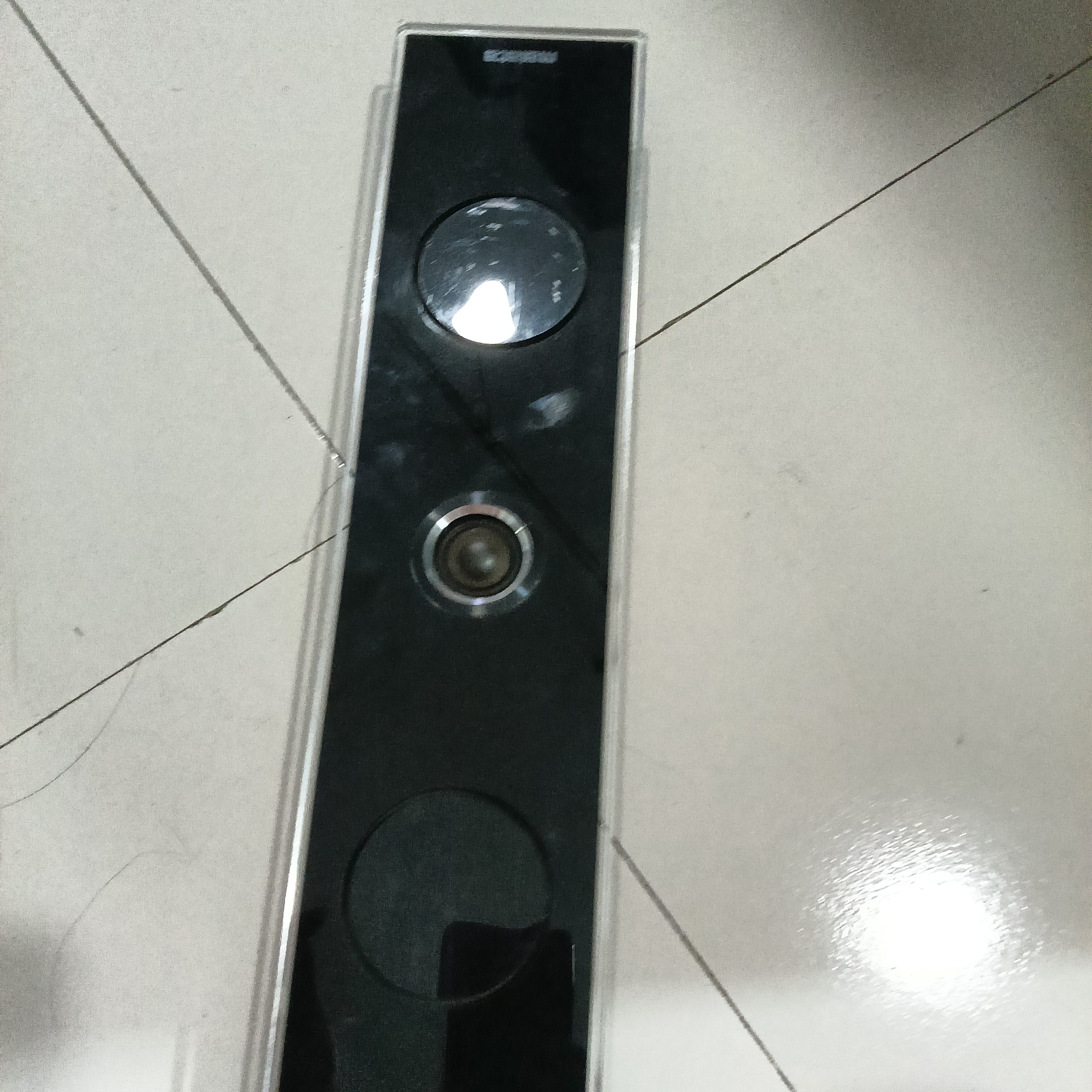 99新  不包邮，壁挂音箱一只，运费到付