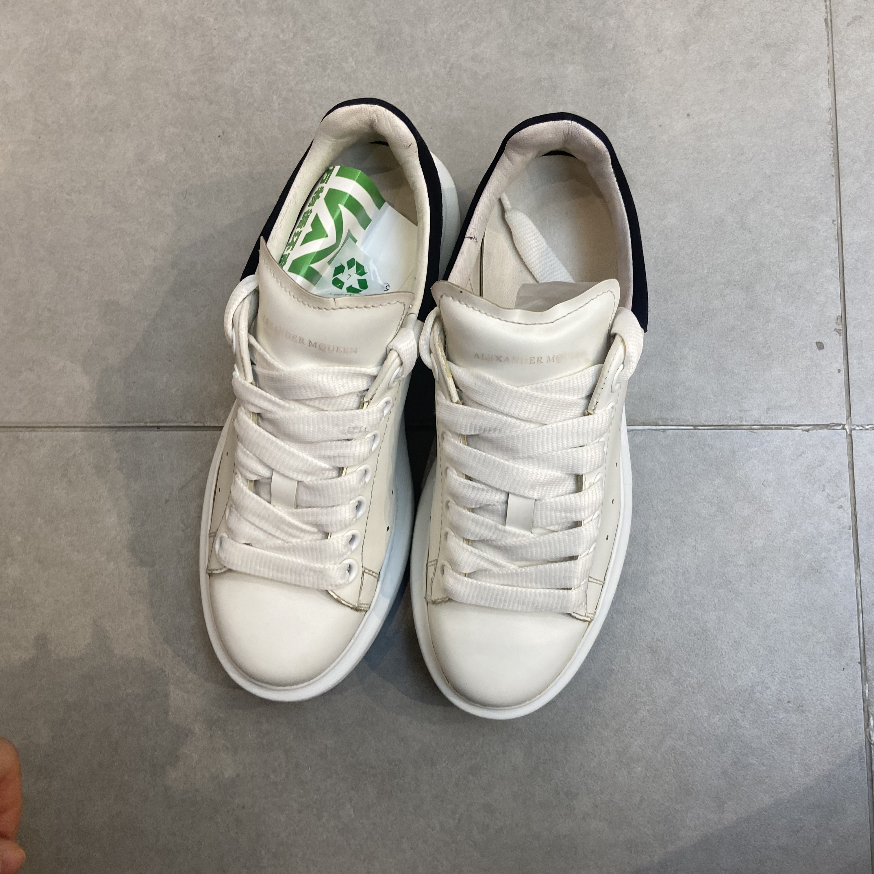 95新 Alexander McQueen/亚历山大·麦昆 黑尾小白鞋37.5码2745