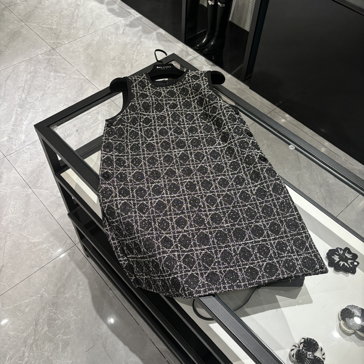 25年春装新款女装 时尚法式菱形格无袖连衣裙-25W029