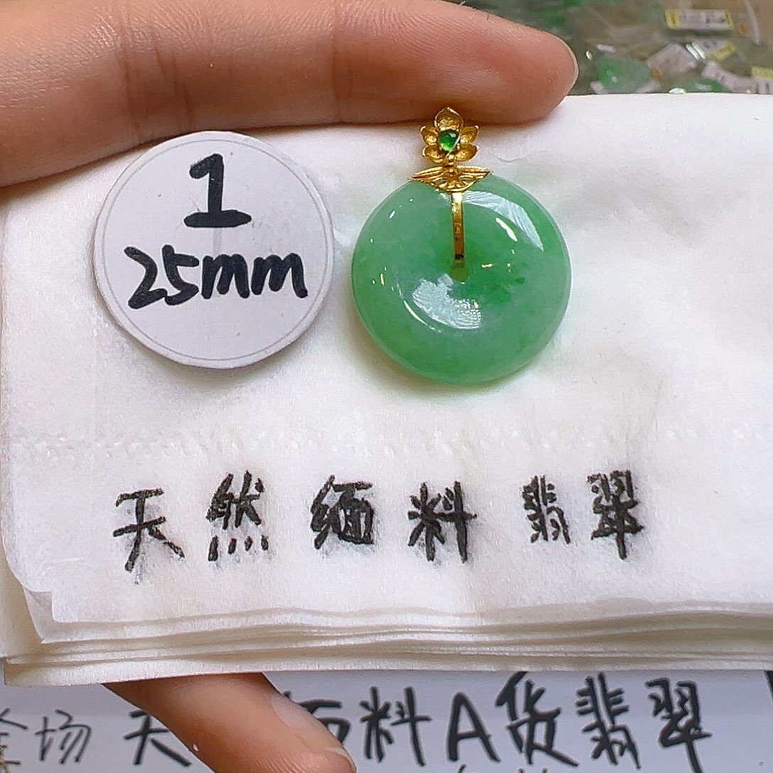 翡翠颈饰18K金镶嵌翡翠