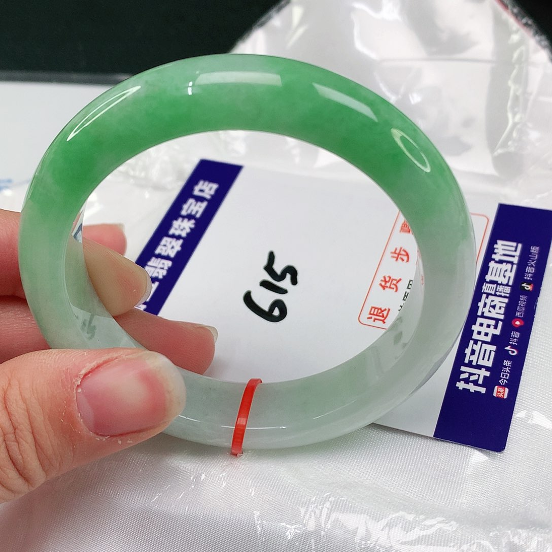 翡翠手镯未镶嵌翡翠