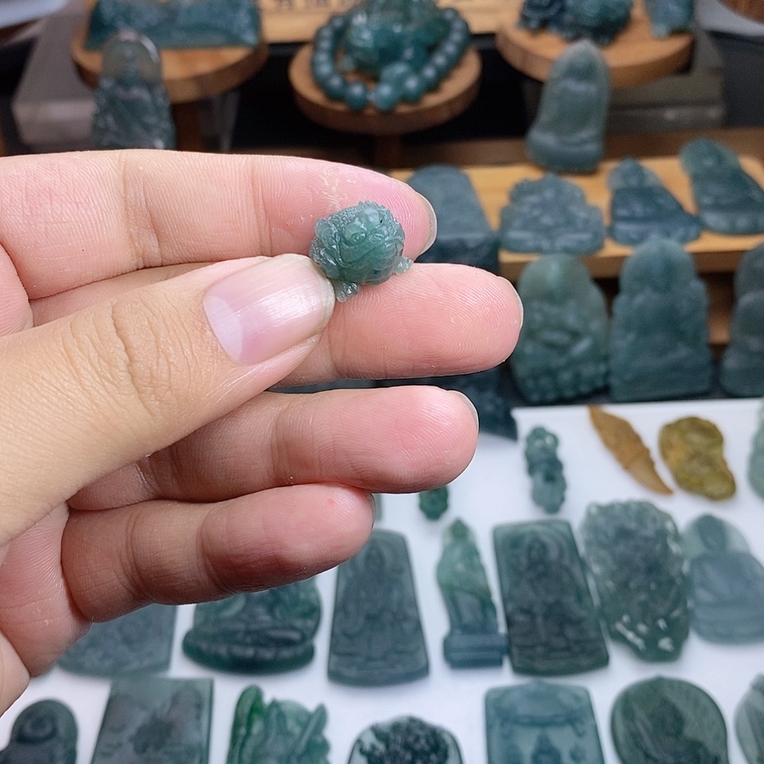 定制翡翠未镶嵌金蟾