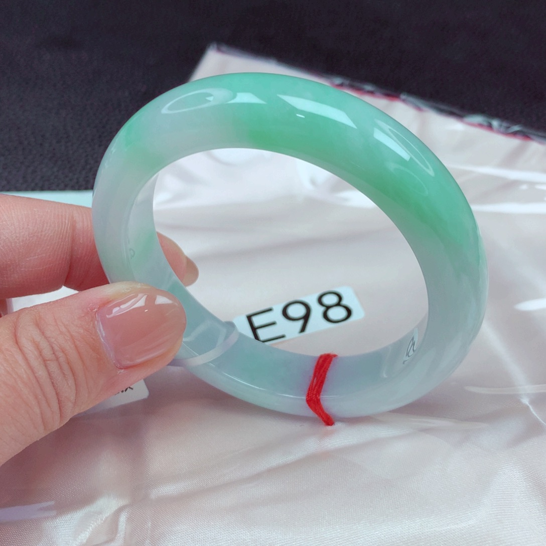 翡翠手镯未镶嵌手镯88
