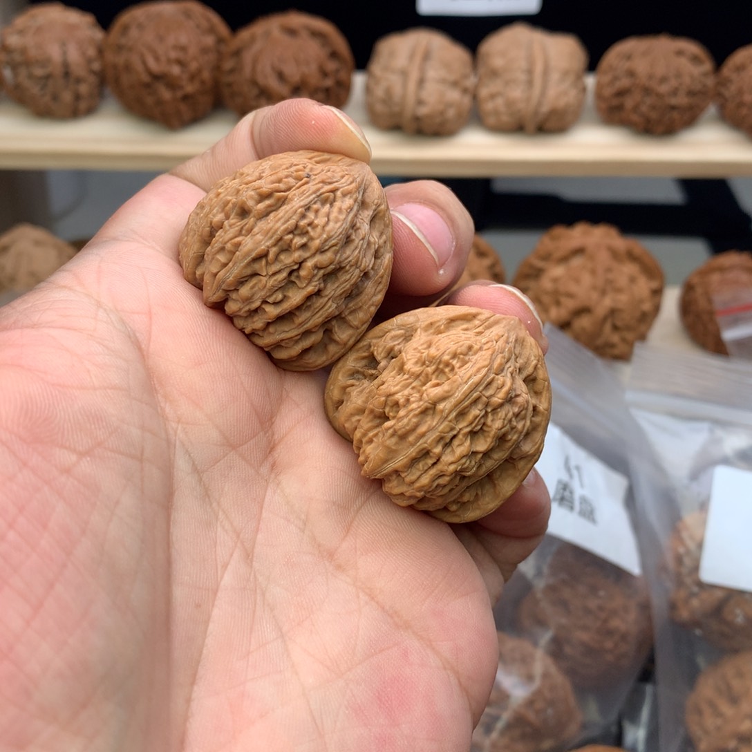 文玩核桃把件32尺全品无修红宝石