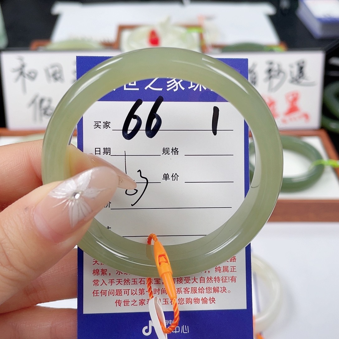 和田玉手镯未镶嵌想**达