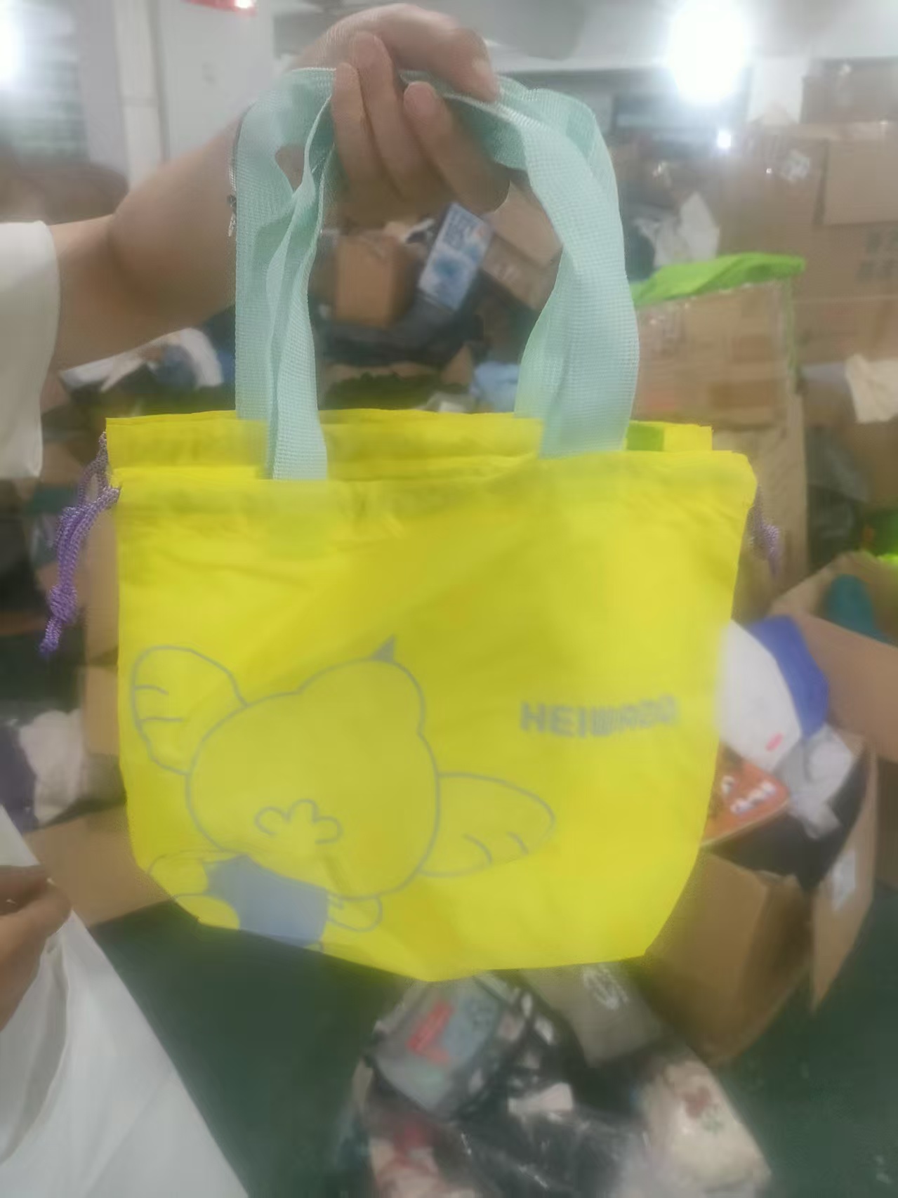 黄色卡通手提零钱包包发2