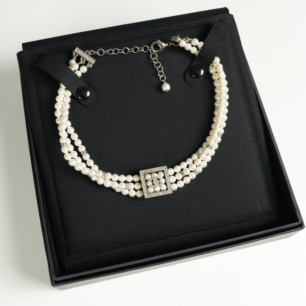 Chanel闪钻方块三层珍珠项链