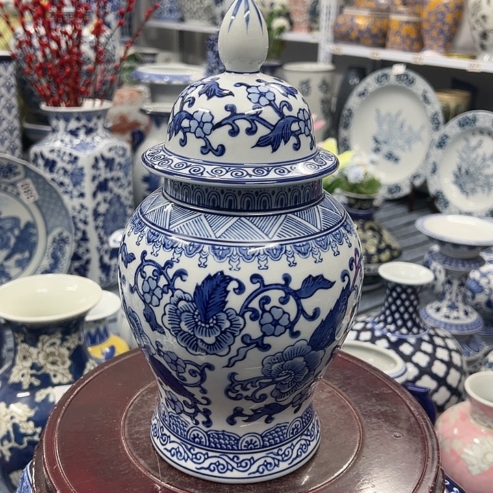 摆件青花瓷手工手绘高温釉下彩家居摆件，将军罐