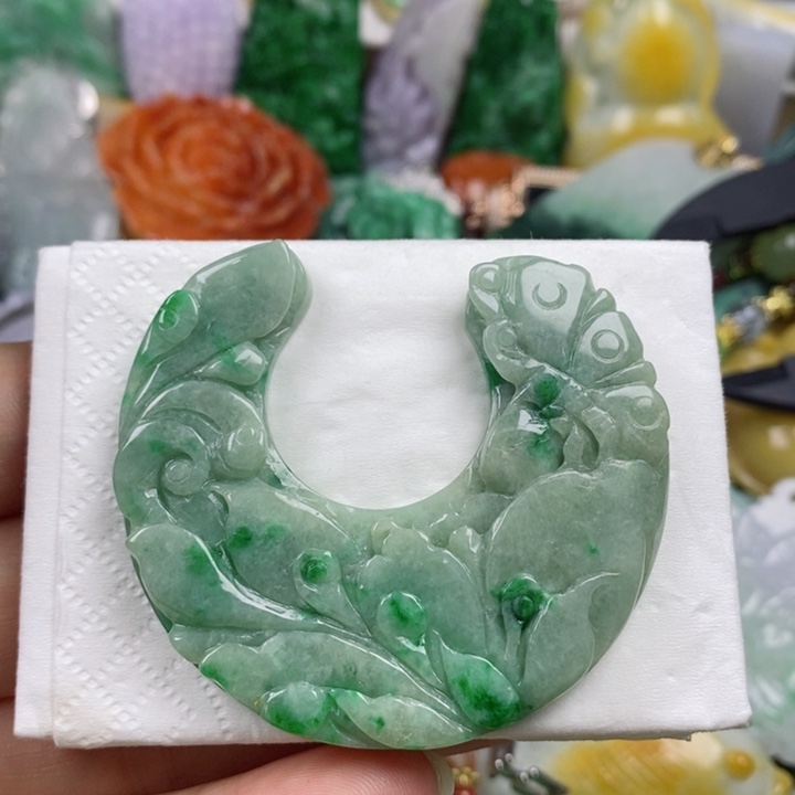 翡翠吊坠(赠链)未镶嵌