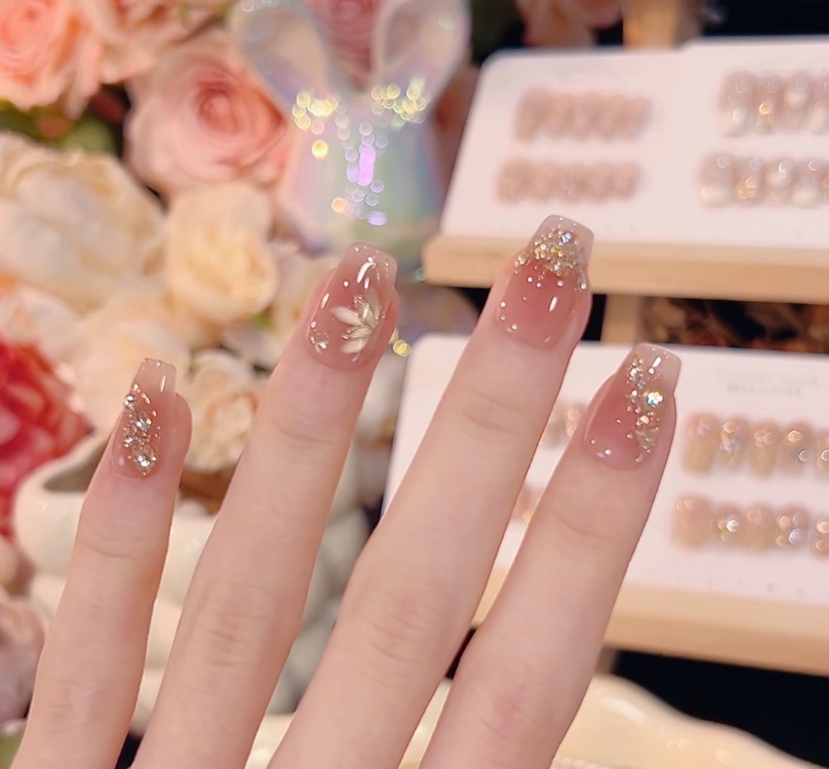 【浪漫家】MD高级~纯手工气质款光疗美甲猫眼带钻