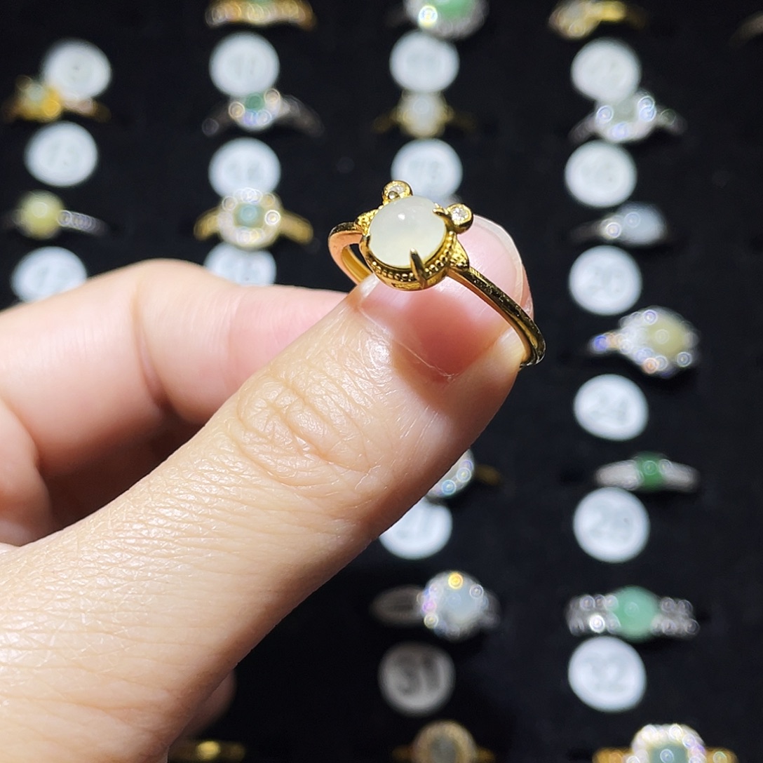 翡翠未镶嵌戒指戒指