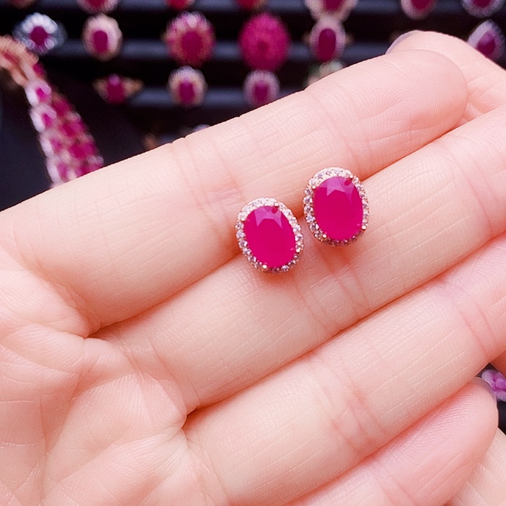 银S925镶嵌红宝石耳饰