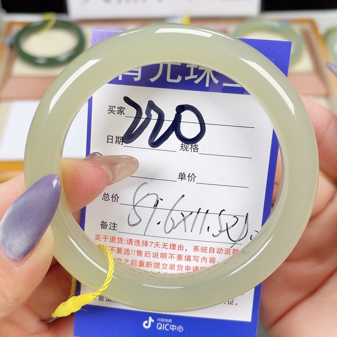 和田玉手镯未镶嵌