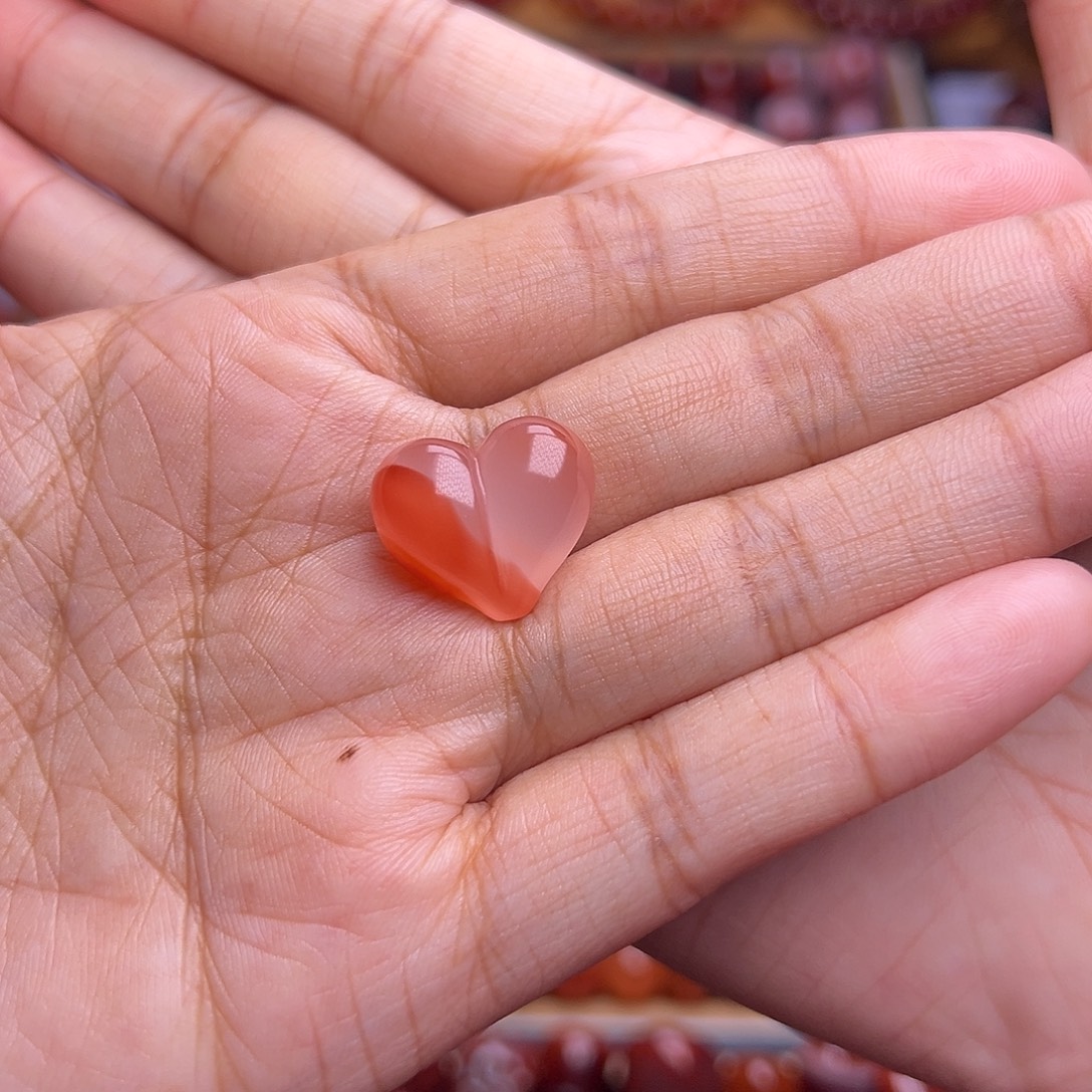 我***运南红玛瑙未镶嵌珠宝奇石