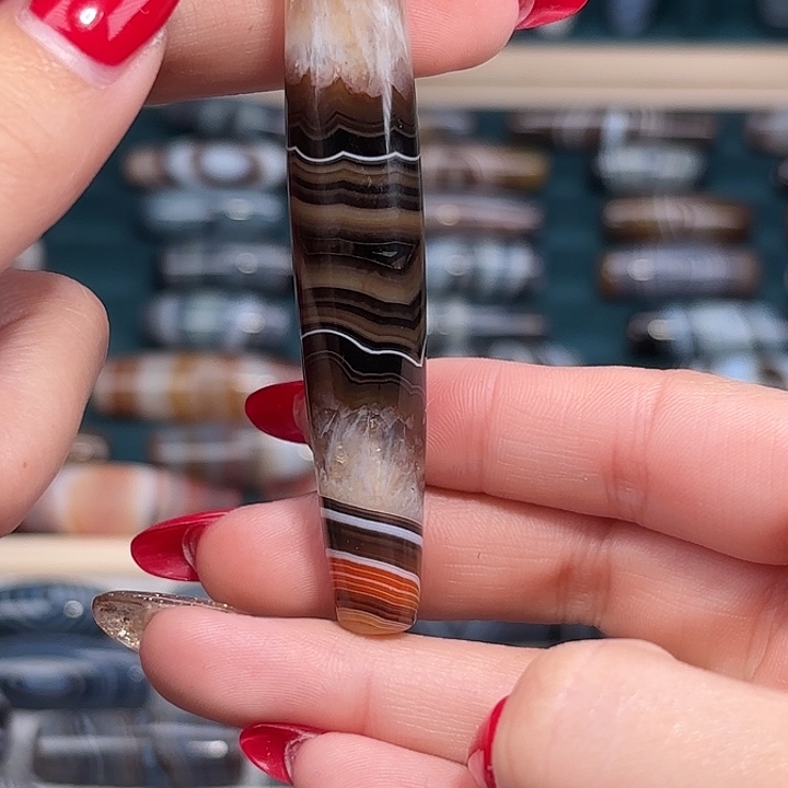 贡***乐玛瑙/玉髓合金珠宝奇石