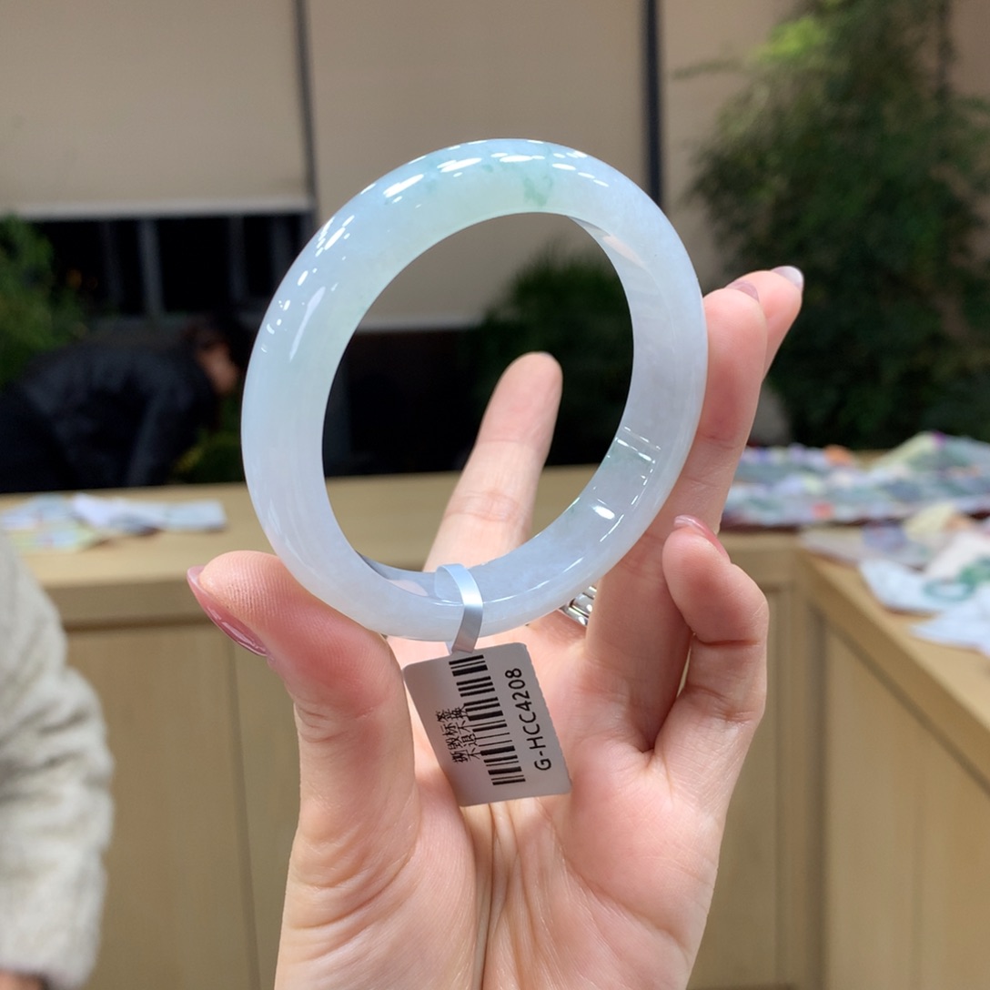 翡翠手镯未镶嵌不退不换