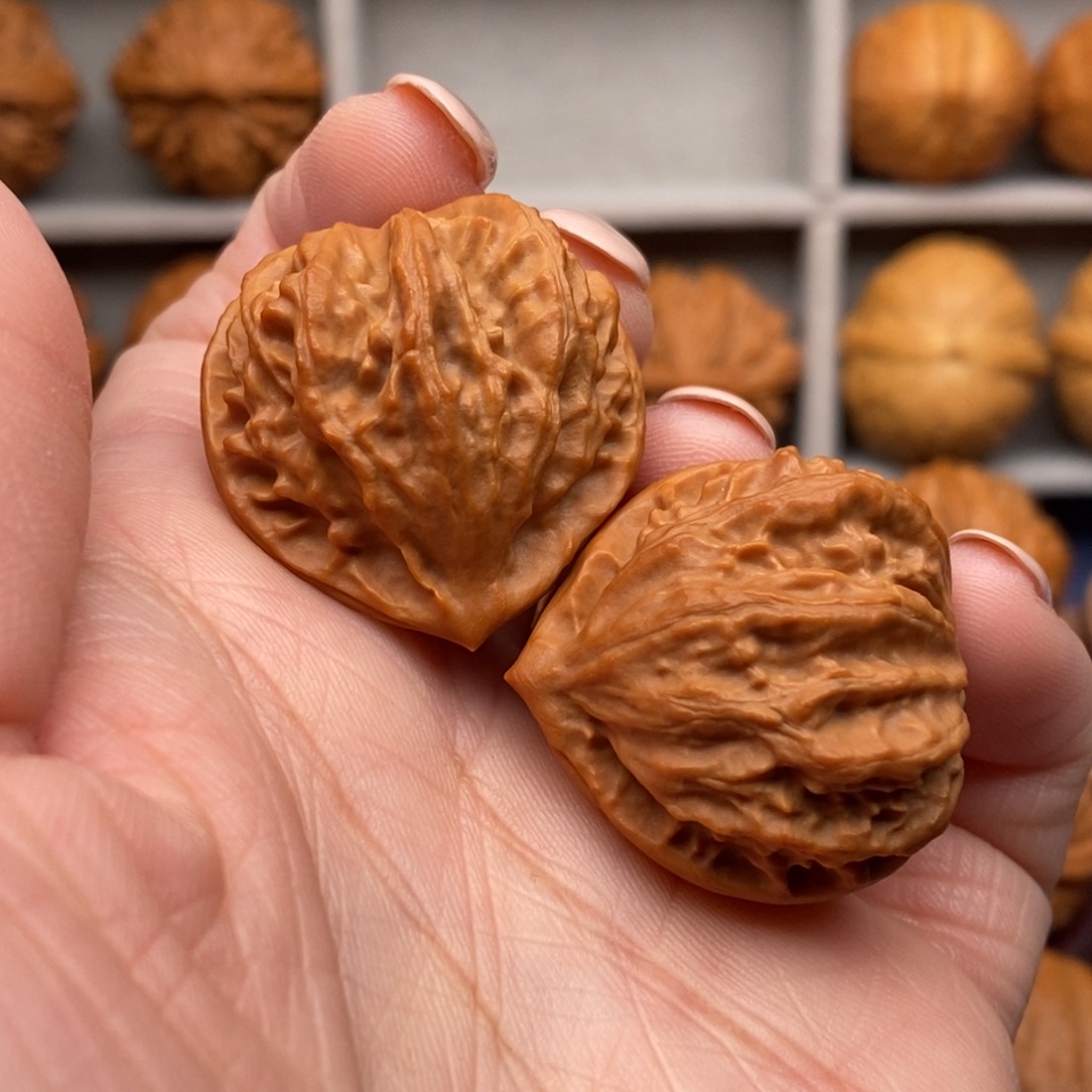 文玩核桃把件桃心