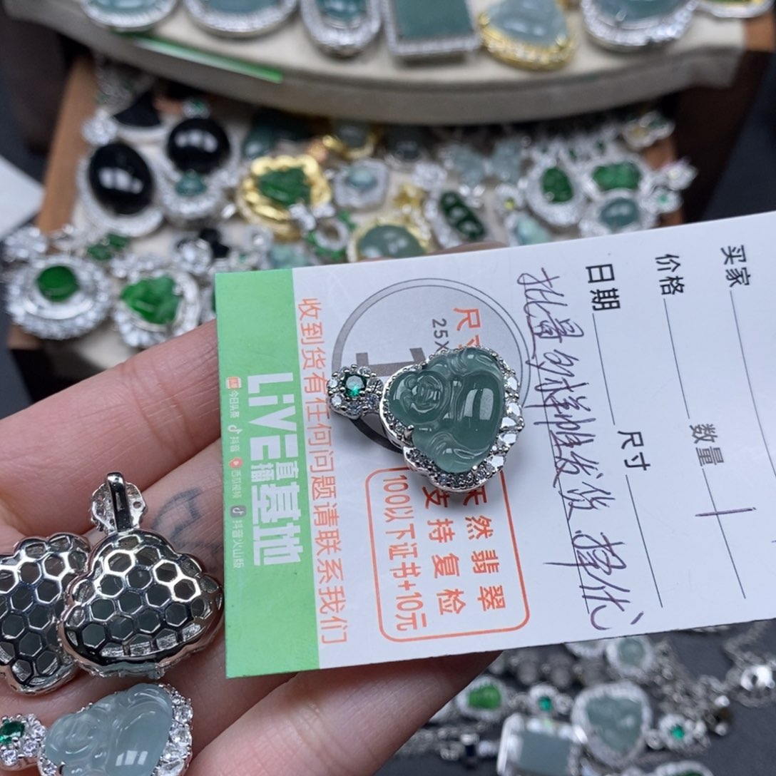 翡翠颈饰未镶嵌翡翠