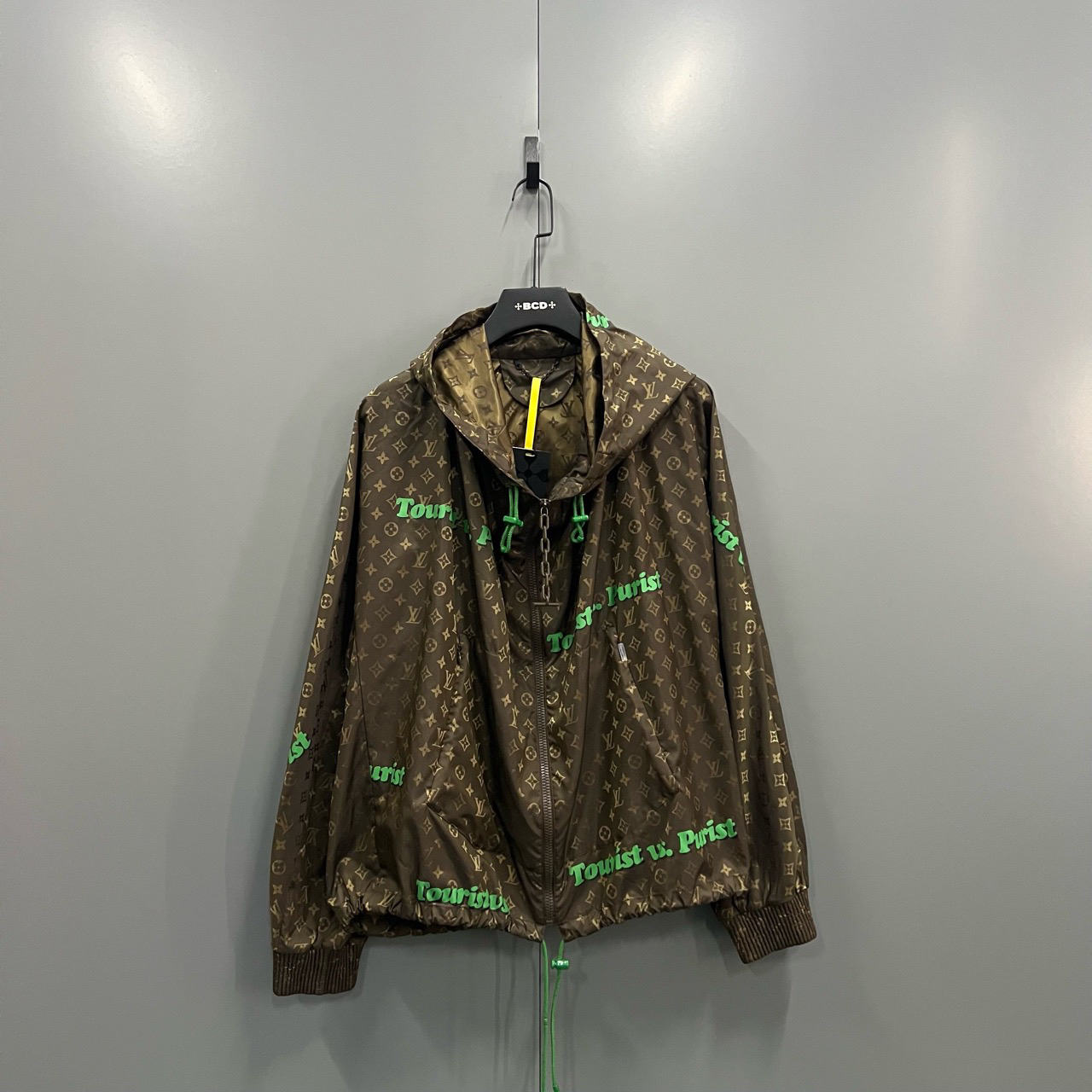 95新 LouisVuitton/路易威登 （bb）125 棕色老花logo风衣 46码