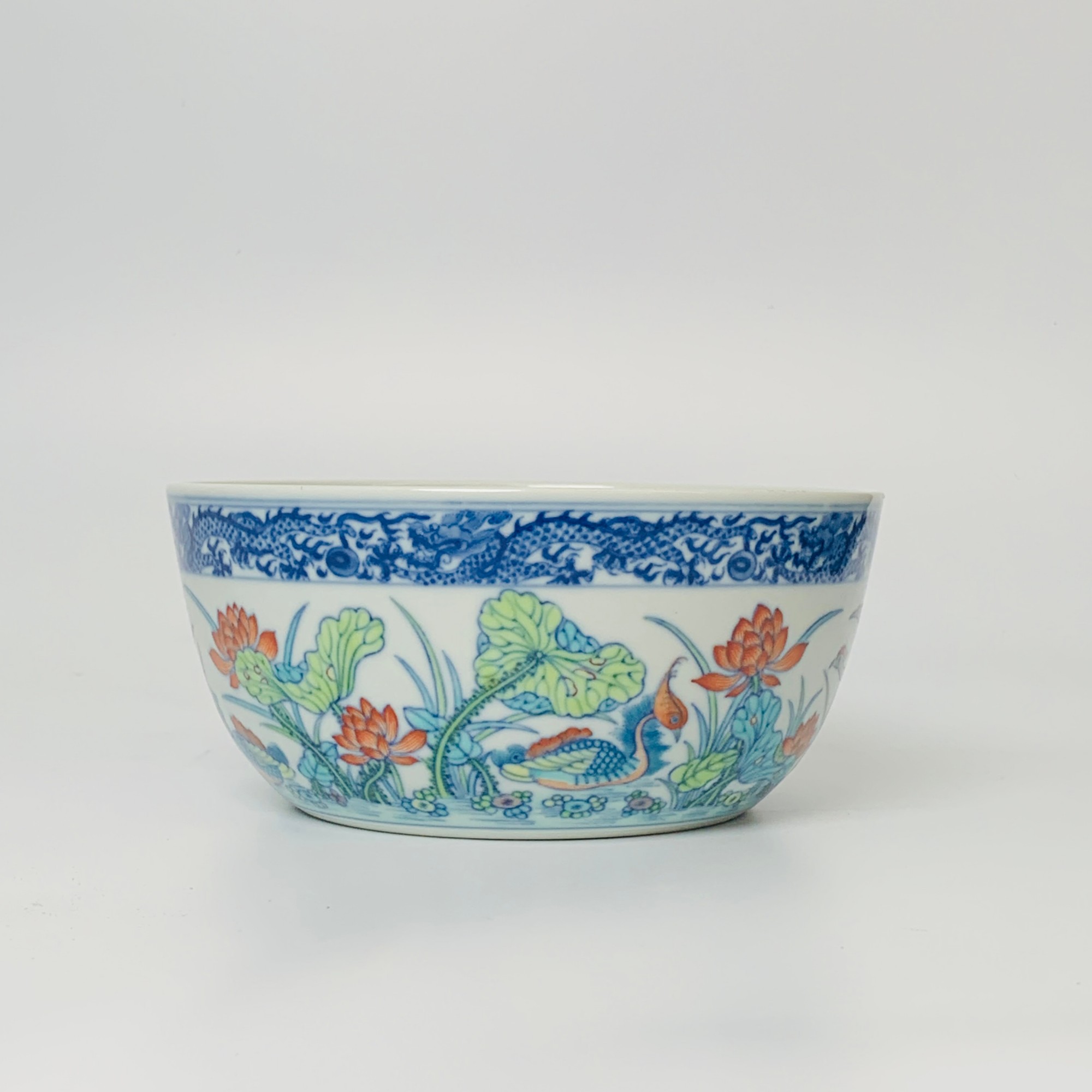 清道光·斗彩莲池鸳鸯图卧足碗YYB24YYB1226041