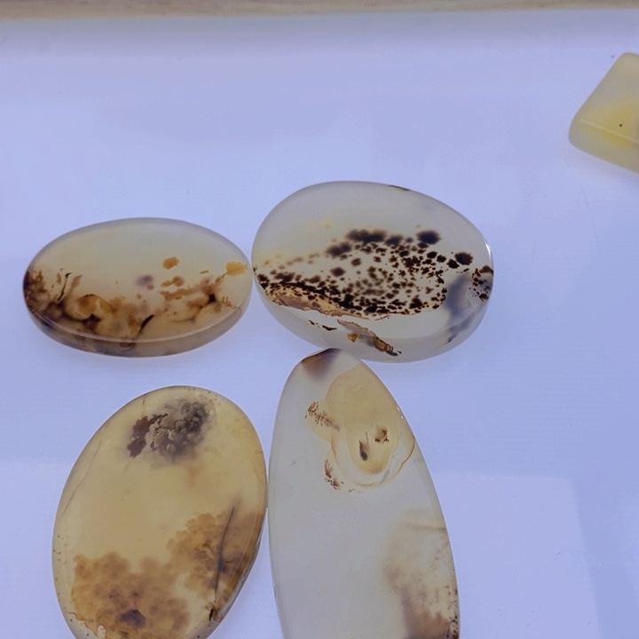 玛瑙/玉髓颈饰未镶嵌丫**?