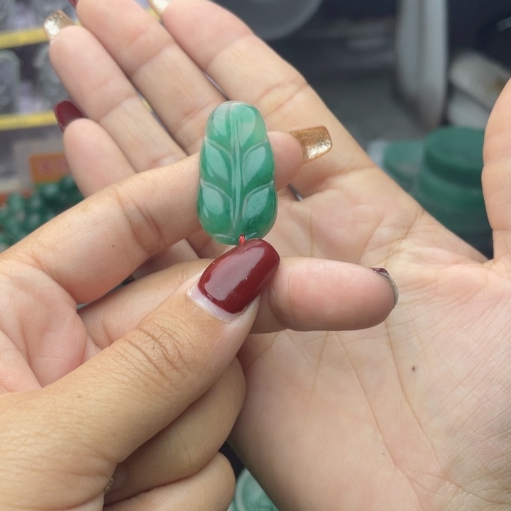 石英质玉颈饰合金