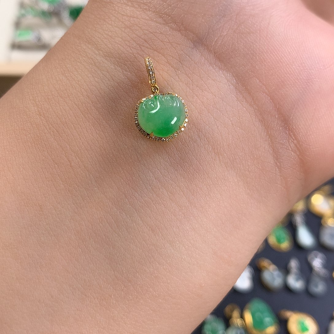 翡翠18K金镶嵌颈饰