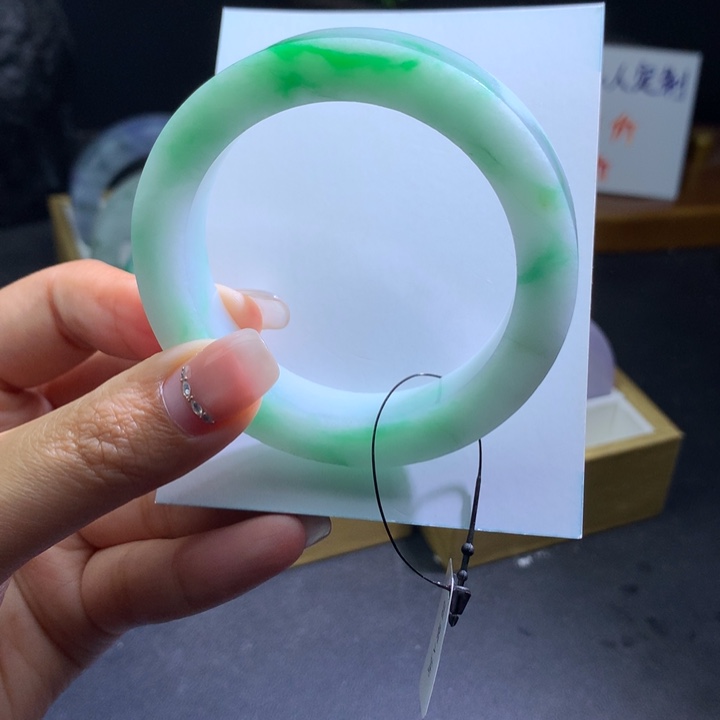 定制翡翠未镶嵌翡翠手镯