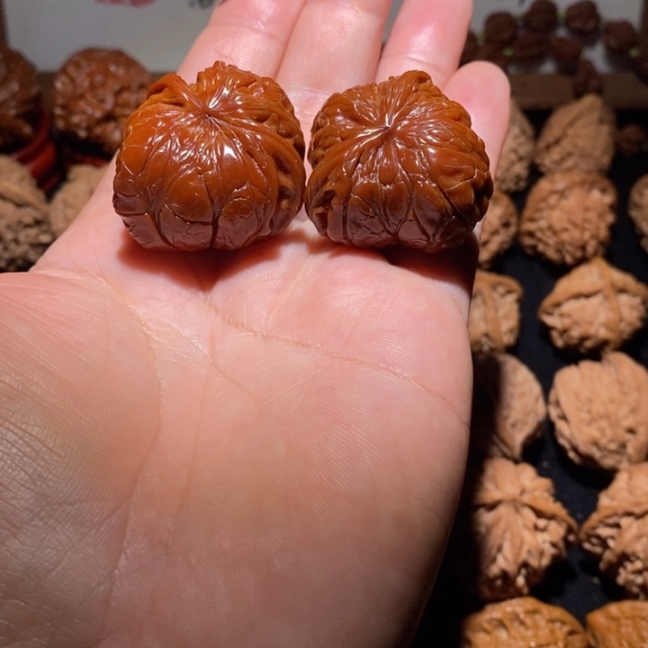 文玩核桃磨盘飞蛇盘玩两年