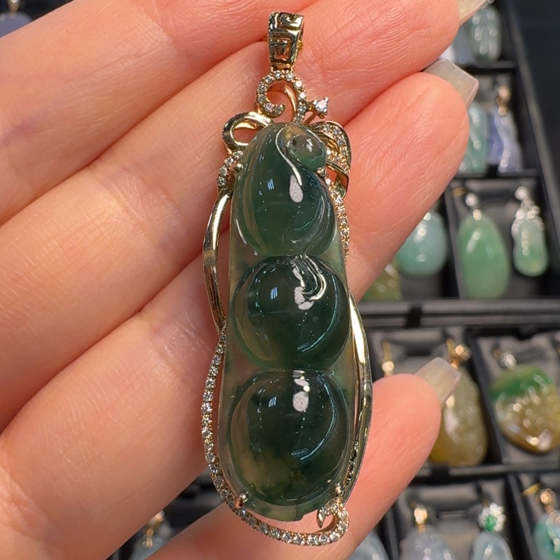 翡翠18K金镶嵌颈饰福豆