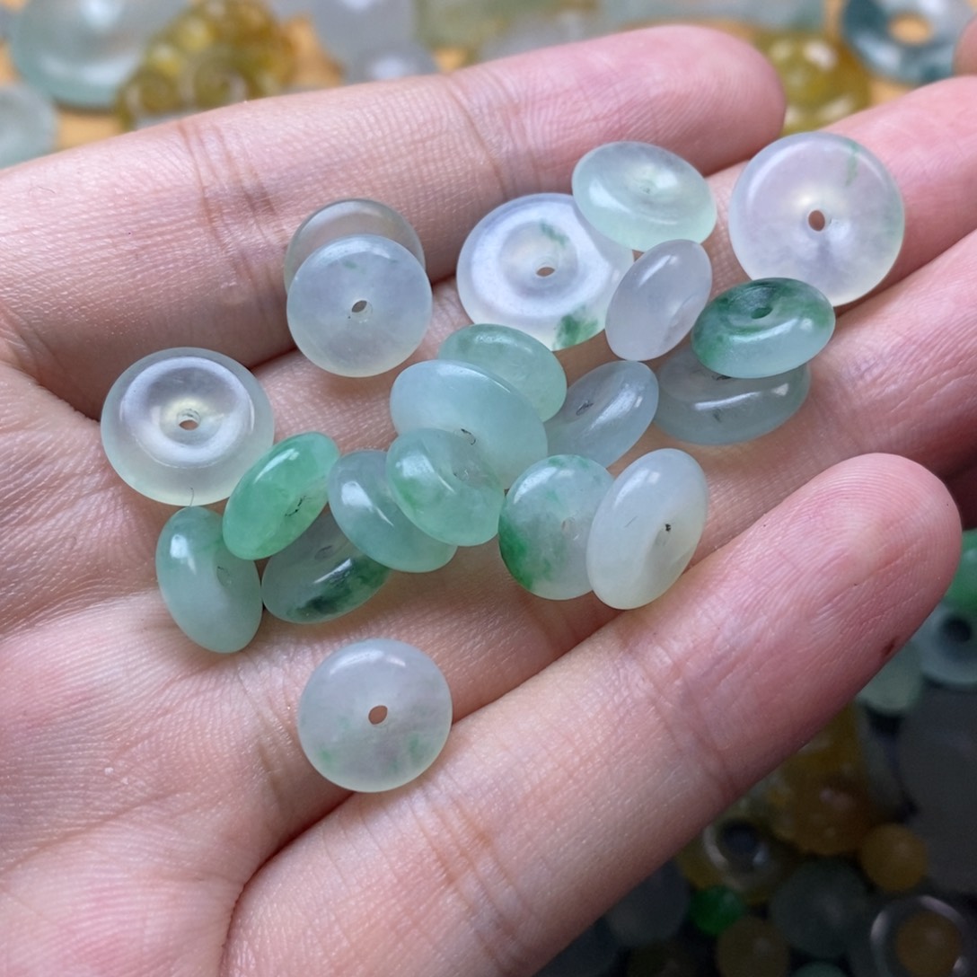 定制翡翠未镶嵌挂件