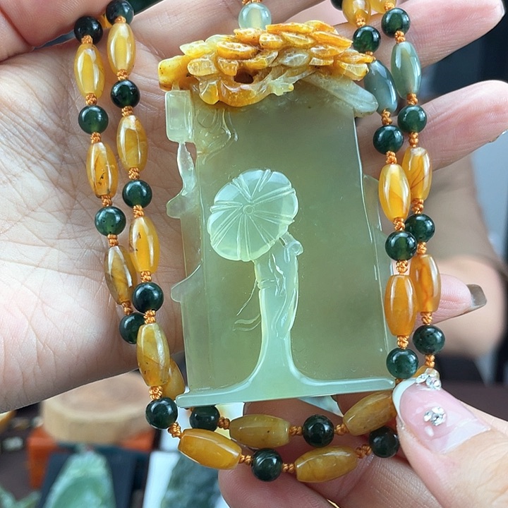 蛇纹石玉颈饰未镶嵌