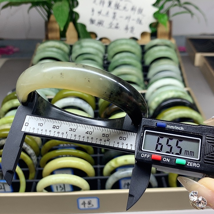 未镶嵌蛇纹石玉手镯150