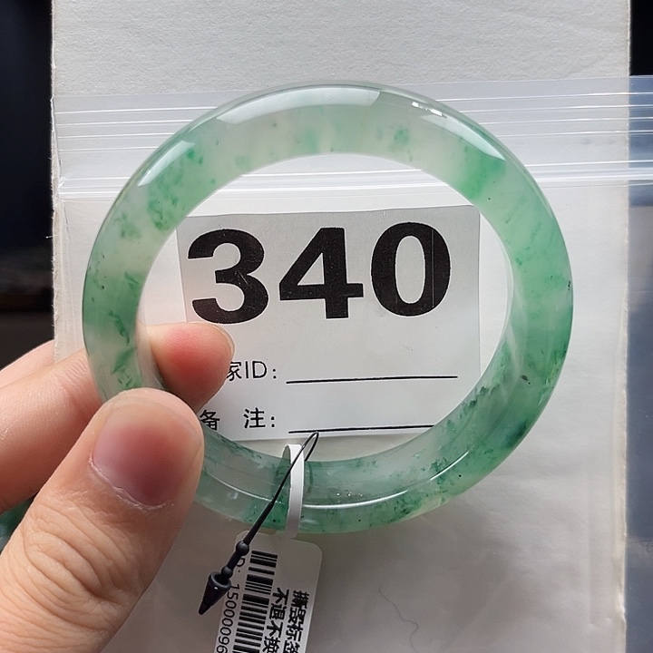 石英质玉（非洲翠）手镯未镶嵌340圈口57
