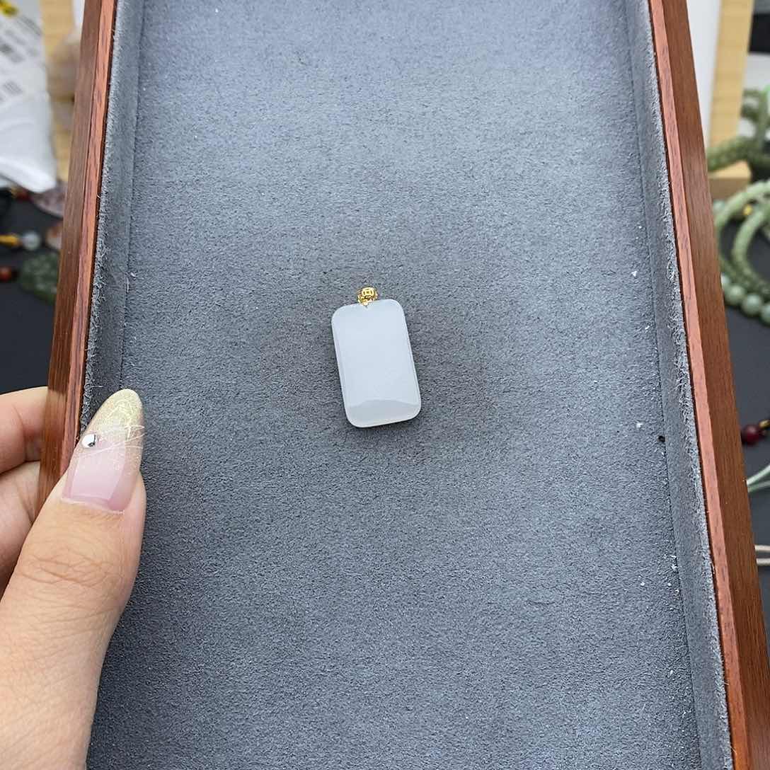 和田玉吊坠(不含链)18K金镶嵌