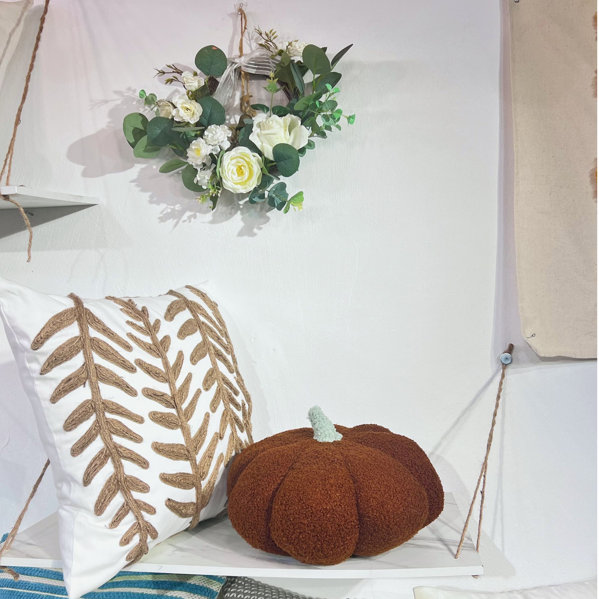 南瓜抱枕靠垫异型珍装饰抱枕加厚简约卧室轻奢靠枕网红民宿手工